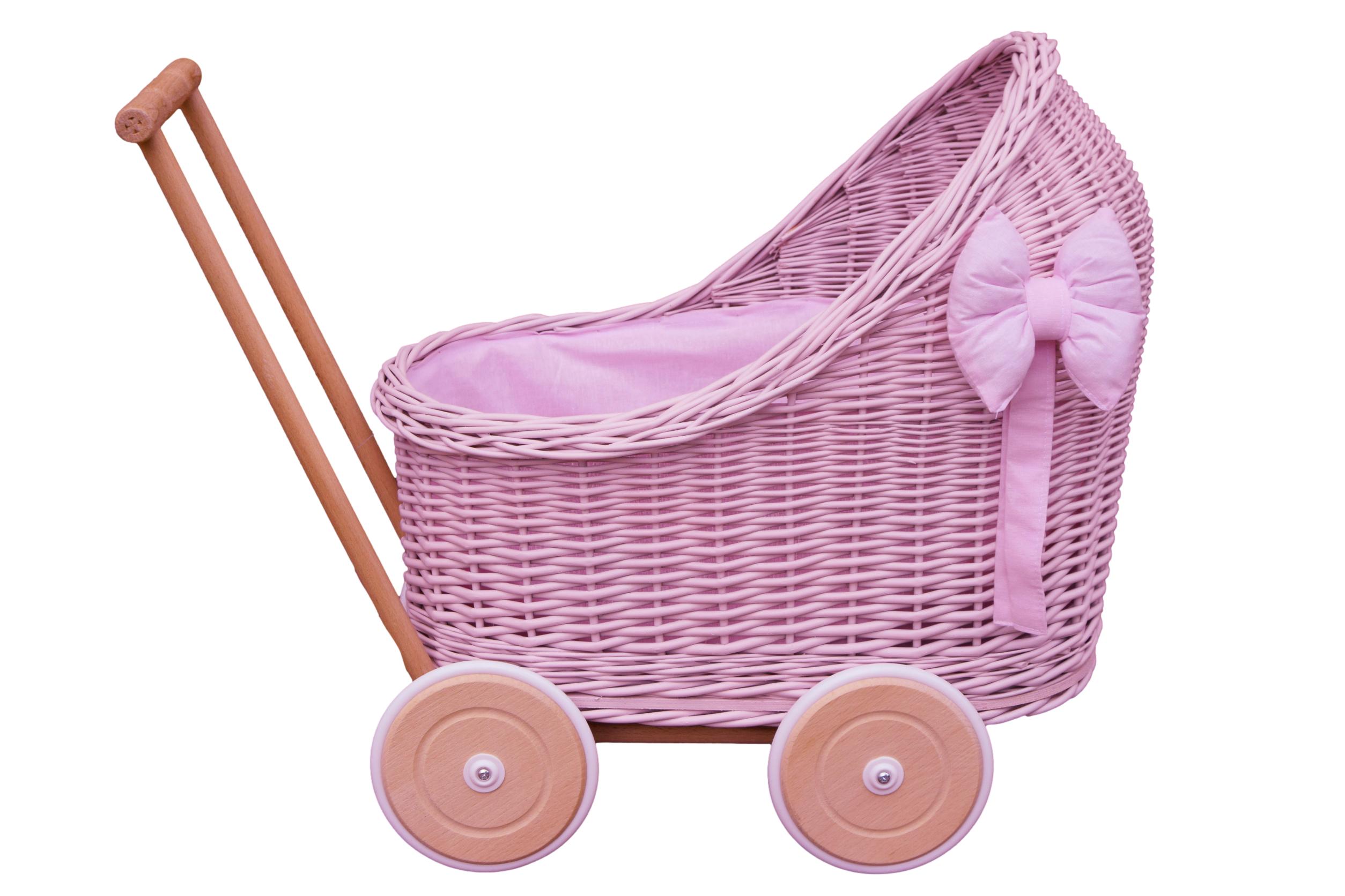 Różowy wiklinowy wózek dla lalek z pościelą w kolorze pudrowy róż